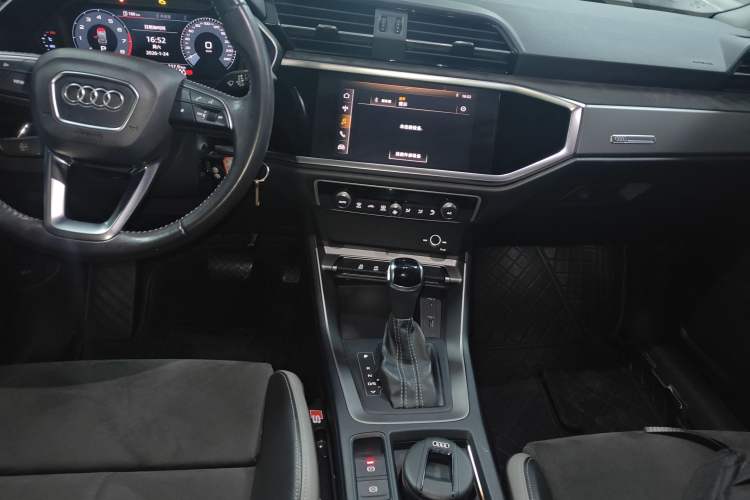 Used Audi Q3 2019 35 TFSI Advanced Dynamic Edition Audio And AC Panel