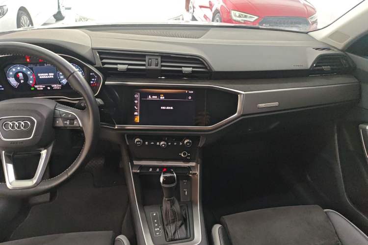 Used Audi Q3 2019 35 TFSI Advanced Dynamic Edition Audio And AC Panel