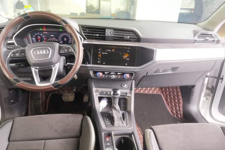 Used Audi Q3 2019 35 TFSI Advanced Dynamic Edition Audio And AC Panel