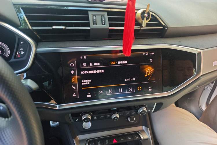 Used Audi Q3 2019 45 TFSI quattro Luxury Dynamic Edition Audio And AC Panel