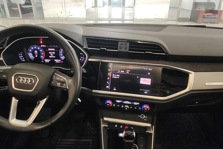 Used Audi Q3 2019 35 TFSI Advanced Dynamic Edition Audio And AC Panel