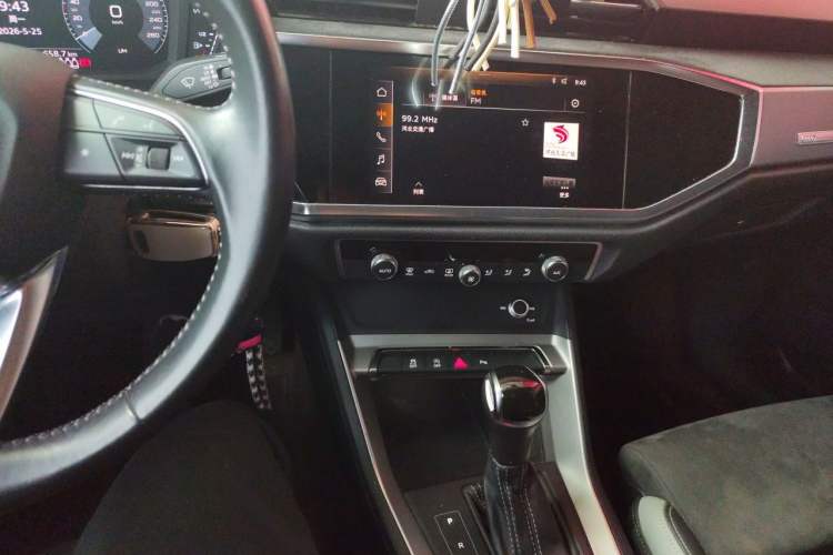 Used Audi Q3 2019 35 TFSI Advanced Dynamic Edition Audio And AC Panel