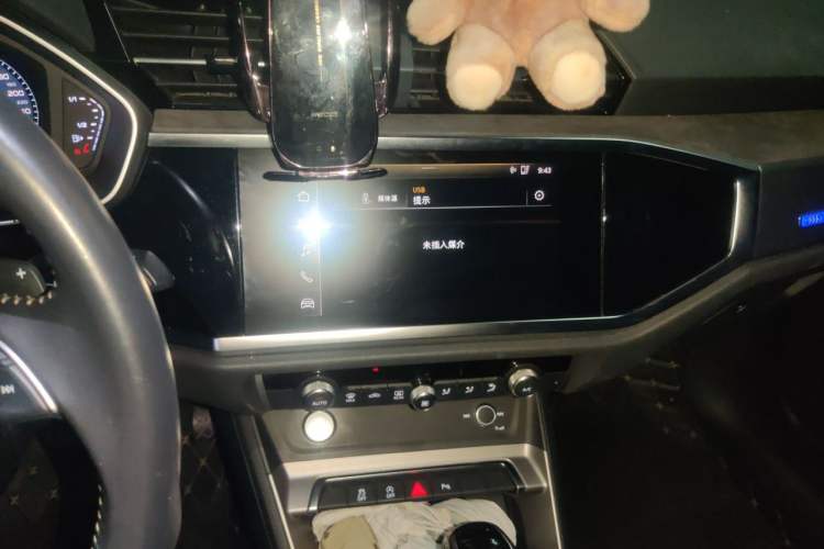 Used Audi Q3 2019 40 TFSI Fashion Dynamic Model Audio And AC Panel