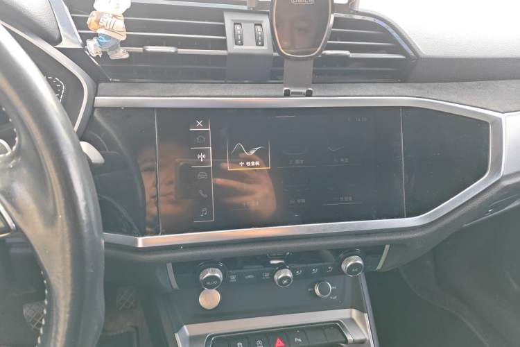 Used Audi Q3 2019 35 TFSI Fashion Dynamic Model Audio And AC Panel