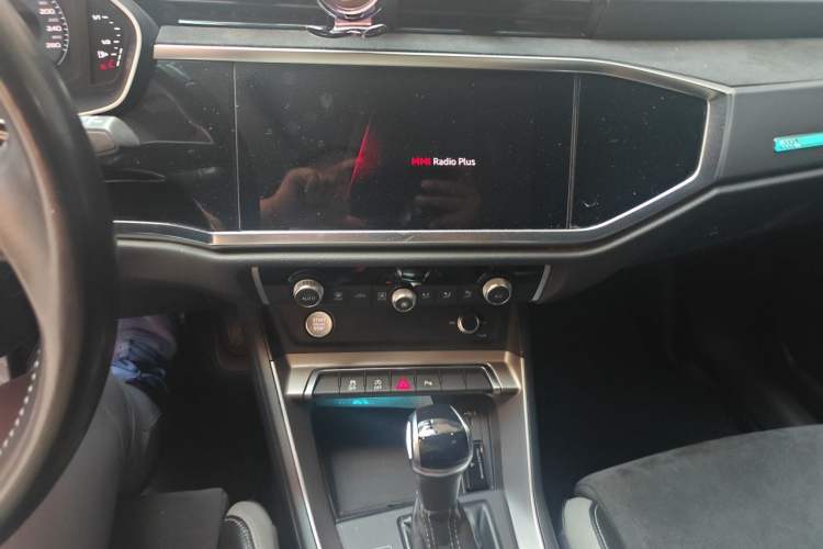 Used Audi Q3 2019 40 TFSI Fashion Dynamic Model Audio And AC Panel