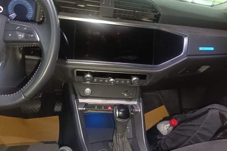 Used Audi Q3 2019 40 TFSI Fashion Dynamic Model Audio And AC Panel