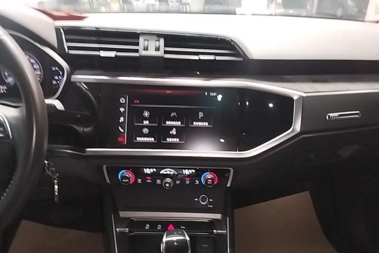Used Audi Q3 2019 35 TFSI Advanced Dynamic Edition Audio And AC Panel