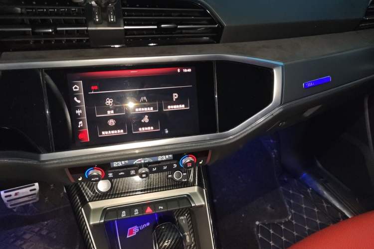 Used Audi Q3 2019 40 TFSI Fashion Dynamic Model Audio And AC Panel