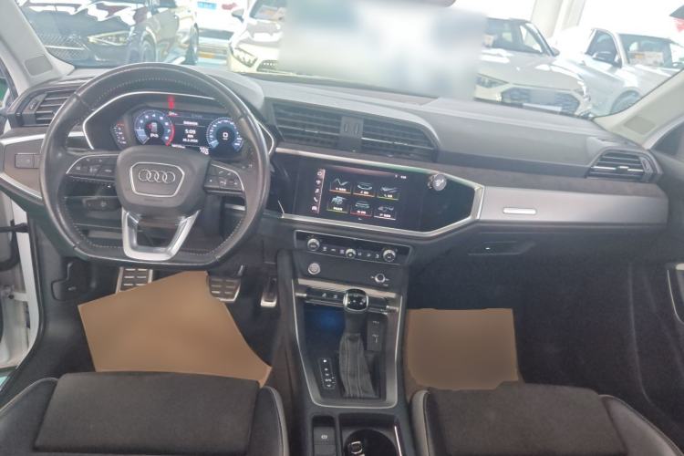 Used Audi Q3 2019 40 TFSI Fashion Dynamic Model Center Console