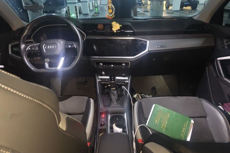 Used Audi Q3 2019 35 TFSI Fashion Dynamic Model Center Console