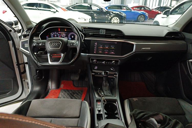 Used Audi Q3 2019 35 TFSI Fashion Dynamic Model Center Console