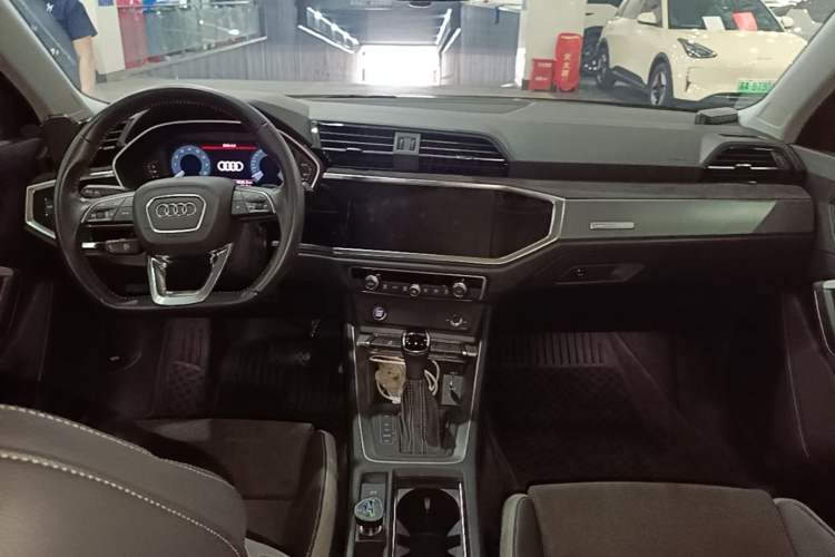 Used Audi Q3 2019 35 TFSI Fashion Dynamic Model Center Console