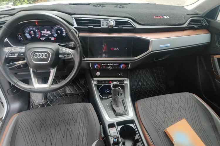 Used Audi Q3 2019 40 TFSI Fashionable and Elegant Model Center Console