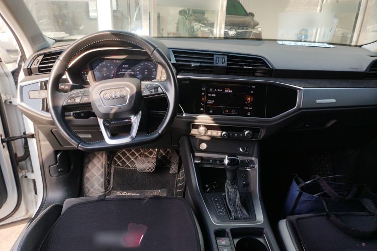 Used Audi Q3 2019 35 TFSI Fashion Dynamic Model Center Console