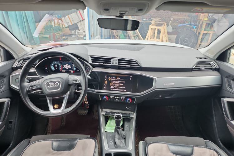 Used Audi Q3 2019 35 TFSI Advanced Dynamic Edition Center Console