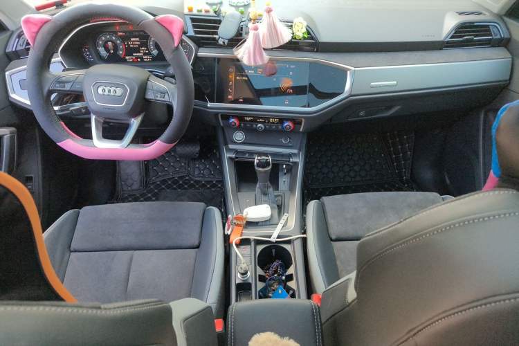 Used Audi Q3 2019 35 TFSI Fashion Dynamic Model Center Console