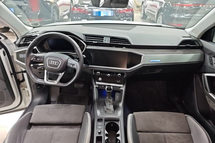 Used Audi Q3 2019 40 TFSI Fashion Dynamic Model Center Console