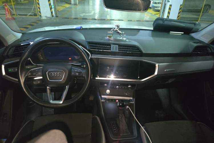 Used Audi Q3 2019 35 TFSI Advanced Dynamic Edition Center Console