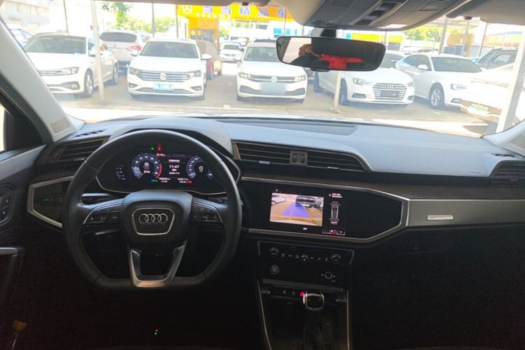 Used Audi Q3 2019 35 TFSI Fashion Dynamic Model Center Console
