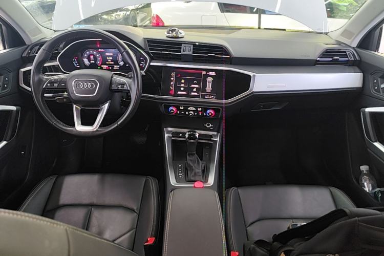 Used Audi Q3 2019 35 TFSI Advanced Style Edition Center Console