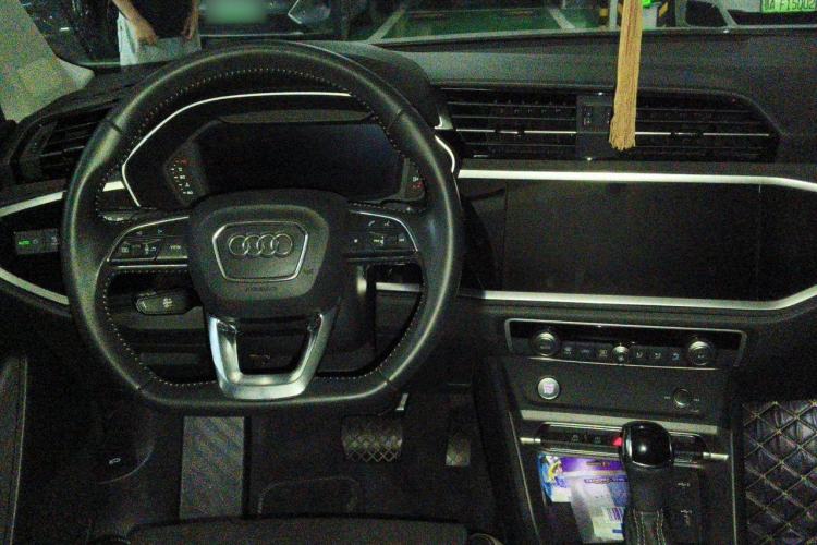 Used Audi Q3 2019 35 TFSI Fashion Dynamic Model Center Console