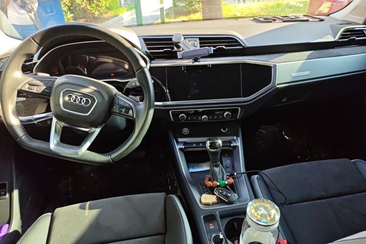 Used Audi Q3 2019 35 TFSI Fashion Dynamic Model Center Console