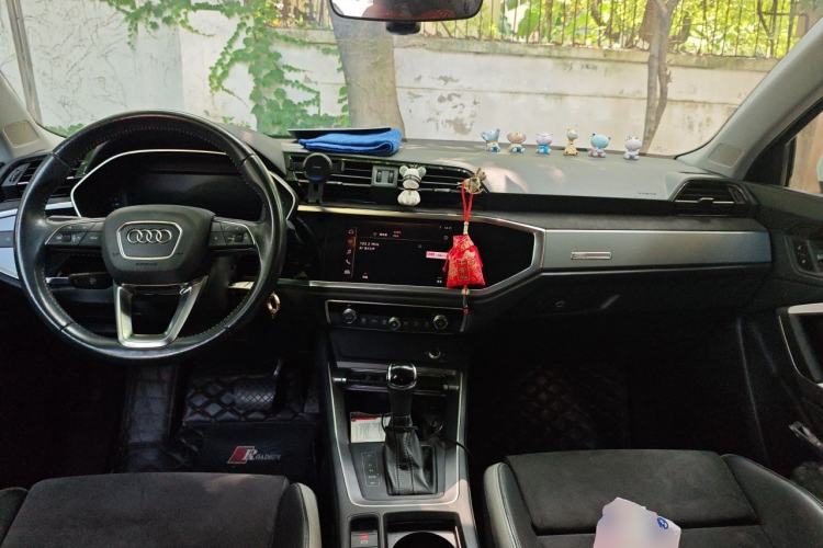Used Audi Q3 2019 35 TFSI Advanced Dynamic Edition Center Console