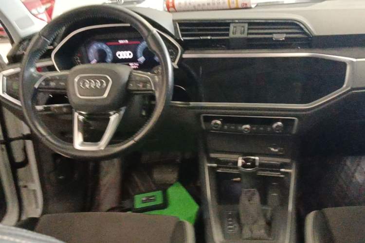 Used Audi Q3 2019 35 TFSI Advanced Dynamic Edition Center Console