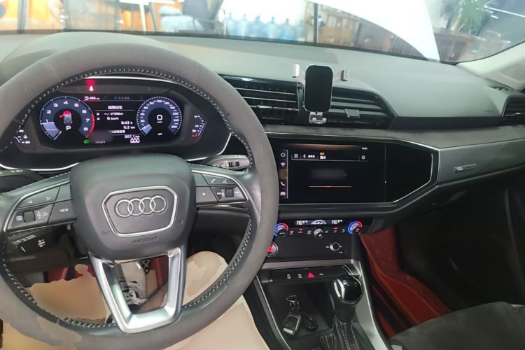 Used Audi Q3 2019 35 TFSI Advanced Dynamic Edition Center Console