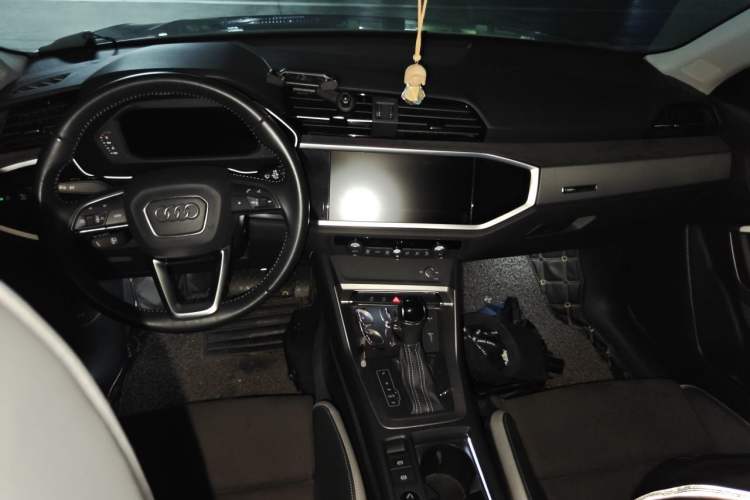 Used Audi Q3 2019 35 TFSI Advanced Dynamic Edition Center Console