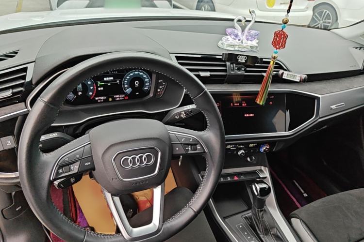 Used Audi Q3 2019 35 TFSI Advanced Dynamic Edition Center Console