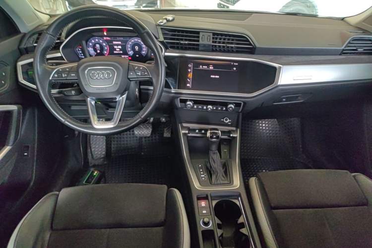 Used Audi Q3 2019 35 TFSI Advanced Dynamic Edition Center Console