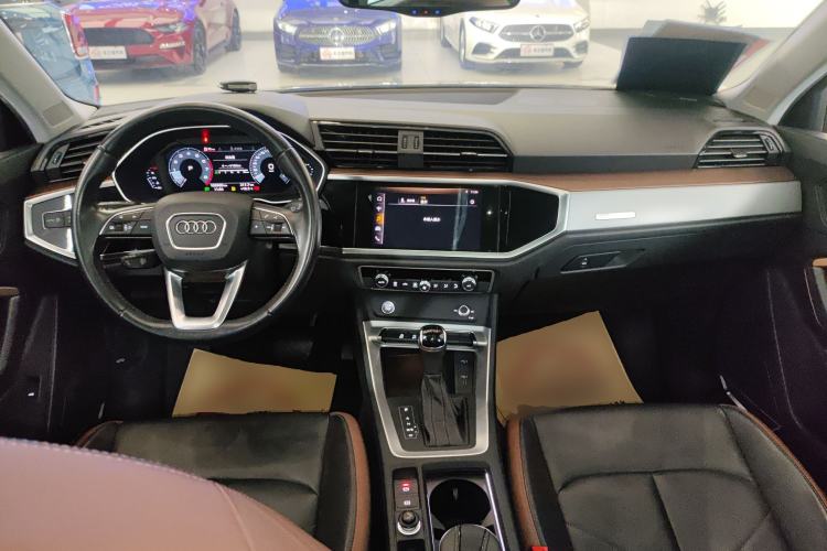 Used Audi Q3 2019 40 TFSI Fashionable and Elegant Model Center Console