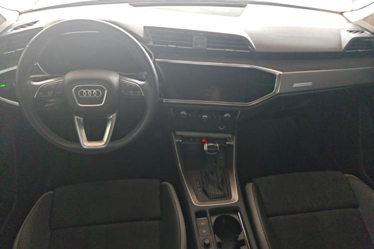 Used Audi Q3 2019 35 TFSI Advanced Dynamic Edition Center Console
