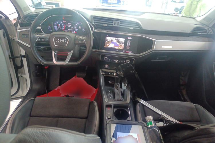 Used Audi Q3 2019 35 TFSI Fashion Dynamic Model Center Console