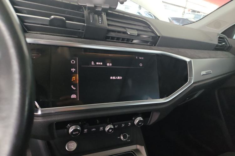 Used Audi Q3 2019 35 TFSI Fashion Dynamic Model Center Console