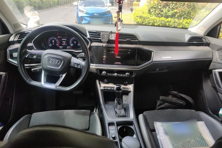Used Audi Q3 2019 40 TFSI Fashion Dynamic Model Center Console