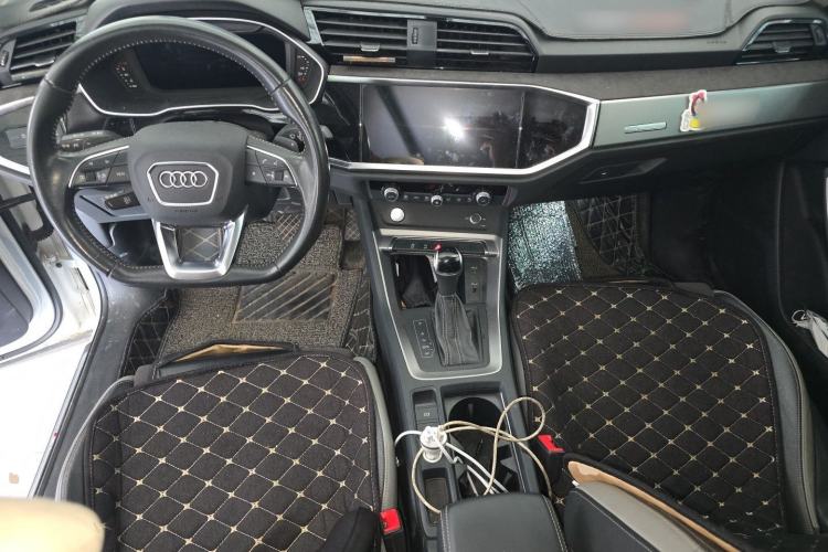 Used Audi Q3 2019 35 TFSI Fashionable and Elegant Model Center Console