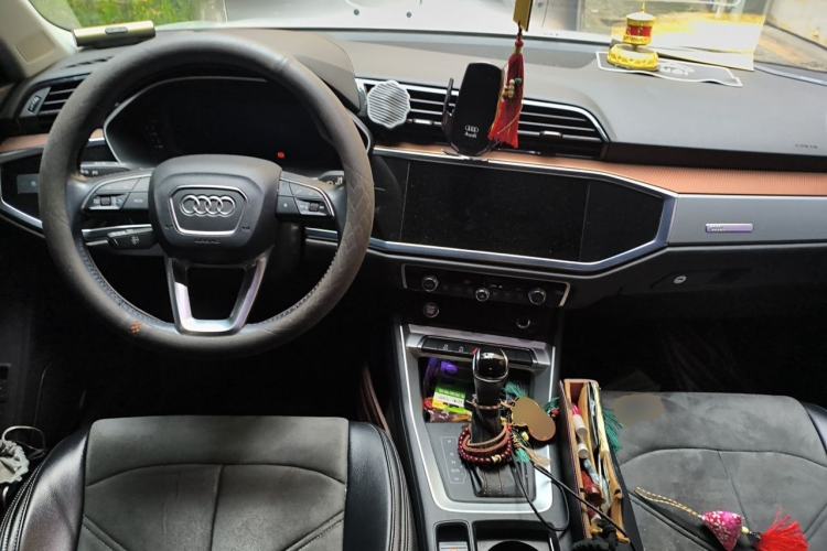 Used Audi Q3 2019 40 TFSI Fashionable and Elegant Model Center Console