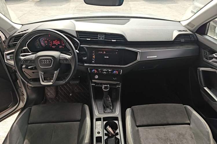 Used Audi Q3 2019 35 TFSI Fashion Dynamic Model Center Console