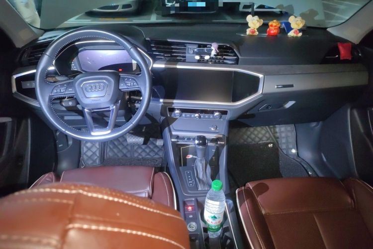 Used Audi Q3 2019 35 TFSI Advanced Dynamic Edition Center Console