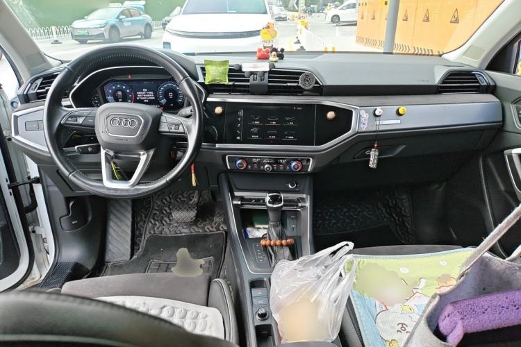 Used Audi Q3 2019 35 TFSI Advanced Dynamic Edition Center Console