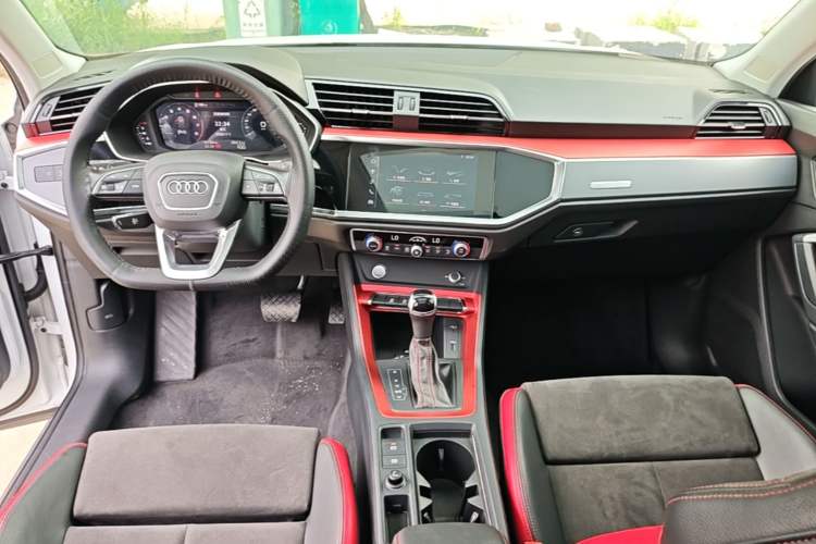 Used Audi Q3 2019 35 TFSI Fashion Dynamic Model Center Console