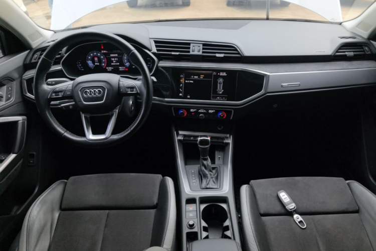 Used Audi Q3 2019 35 TFSI Advanced Dynamic Edition Center Console
