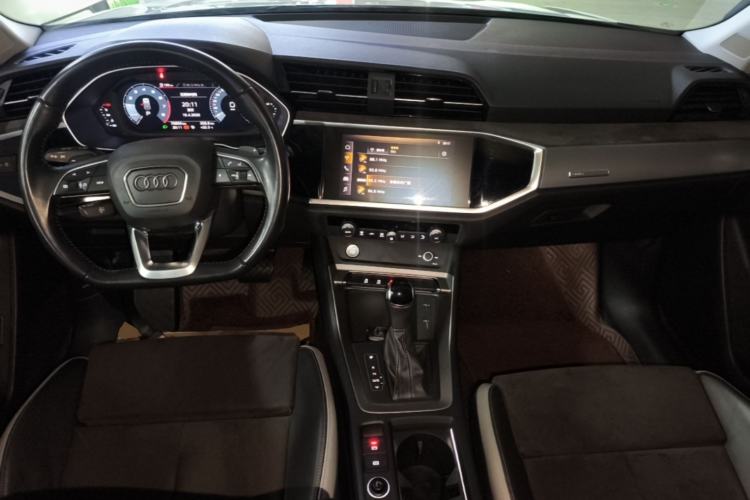 Used Audi Q3 2019 35 TFSI Fashion Dynamic Model Center Console