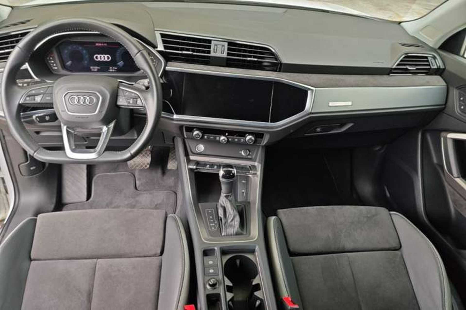 Used Audi Q3 2019 40 TFSI Fashion Dynamic Model Center Console
