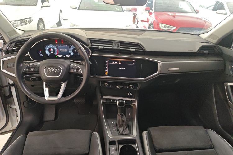 Used Audi Q3 2019 35 TFSI Advanced Dynamic Edition Center Console