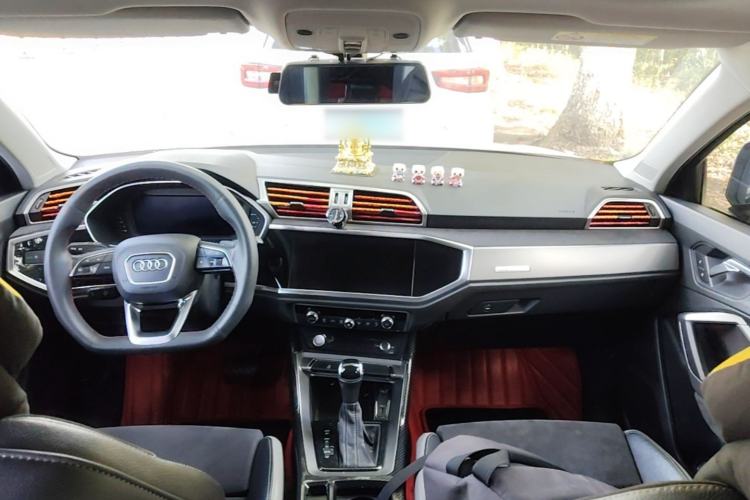 Used Audi Q3 2019 35 TFSI Fashion Dynamic Model Center Console