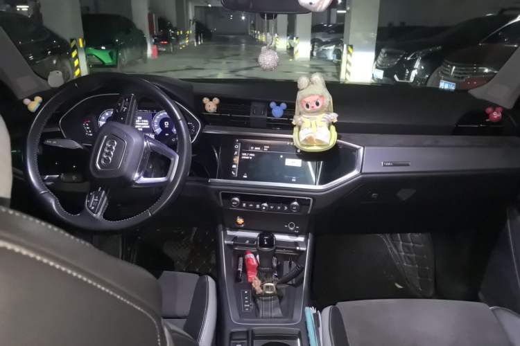 Used Audi Q3 2019 35 TFSI Advanced Dynamic Edition Center Console