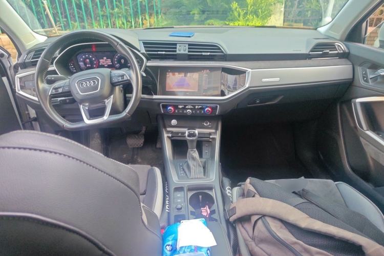 Used Audi Q3 2019 35 TFSI Fashion Dynamic Model Center Console
